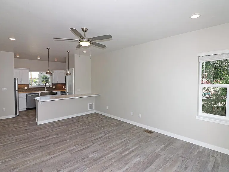 1030 Belford Ave — Photo 15