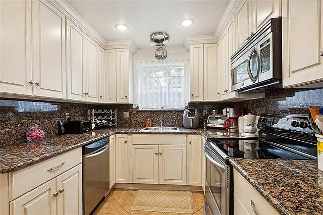 4605 N Turnbull Dr — Photo 8