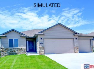 901 Terrace View Dr, Hickman, NE 68372