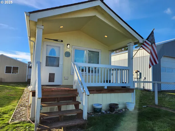 135 S 13th St, Lakeside, OR 97449