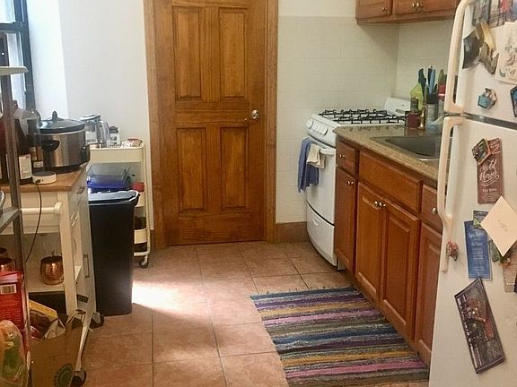 3rd image of 202 E 6th St APT 3
