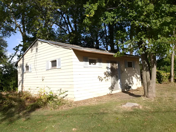 369 Waterfront Dr, Dixon, IL 61021