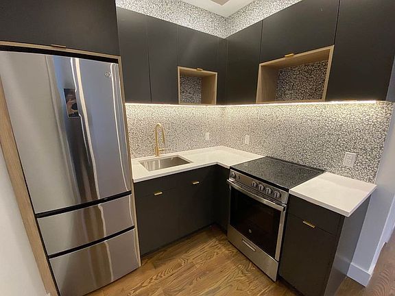 4th image of 553 Gates Ave #4R