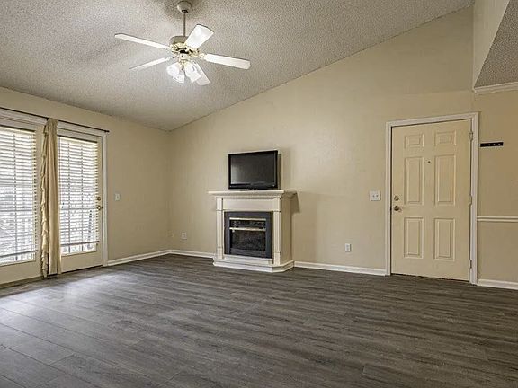 3rd image of 1525 Bridgewood Dr Unit 7