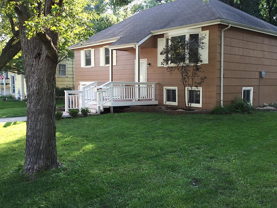 1st image of 400 NE Florence Ave