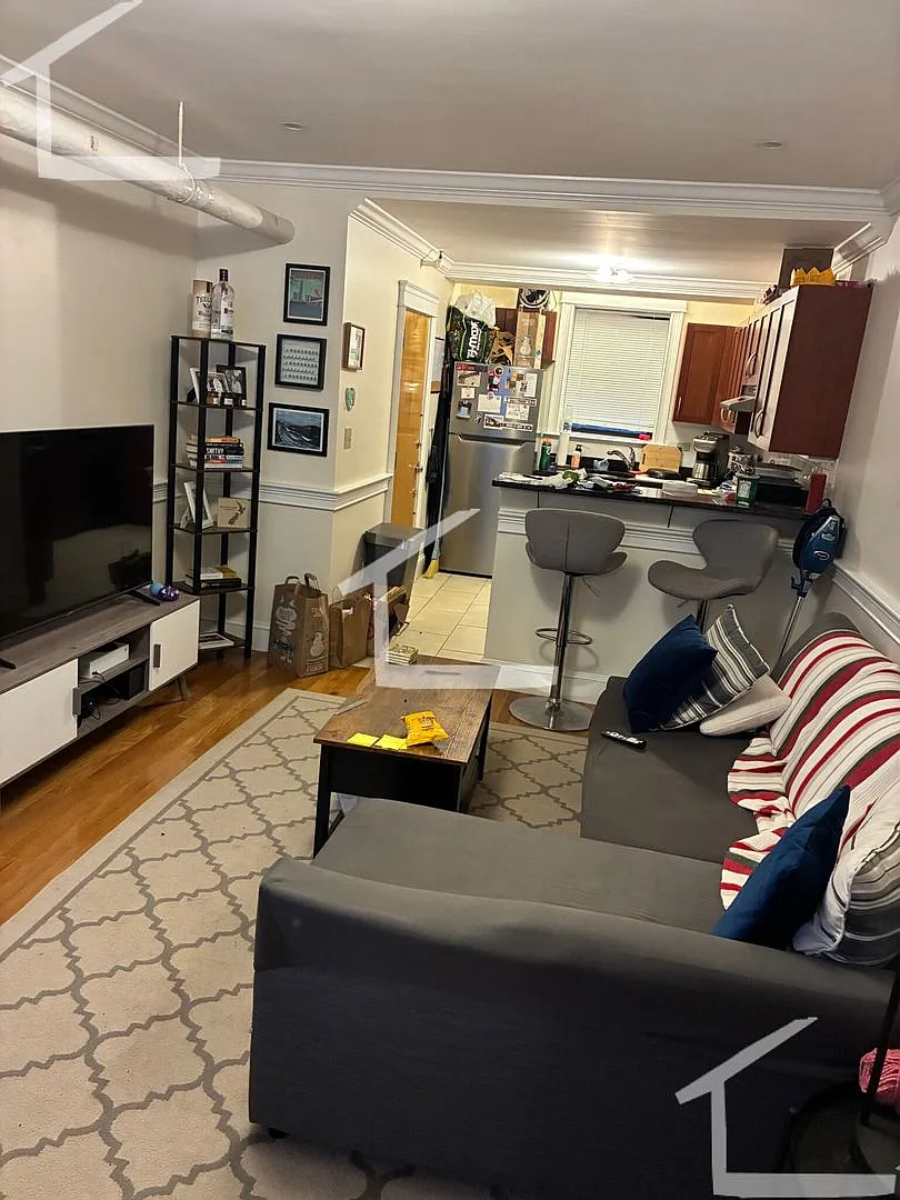 Charming 1 Bedroom-No Broker Fee — Photo 3