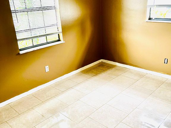 5th image of 2041 SW Cameo Blvd