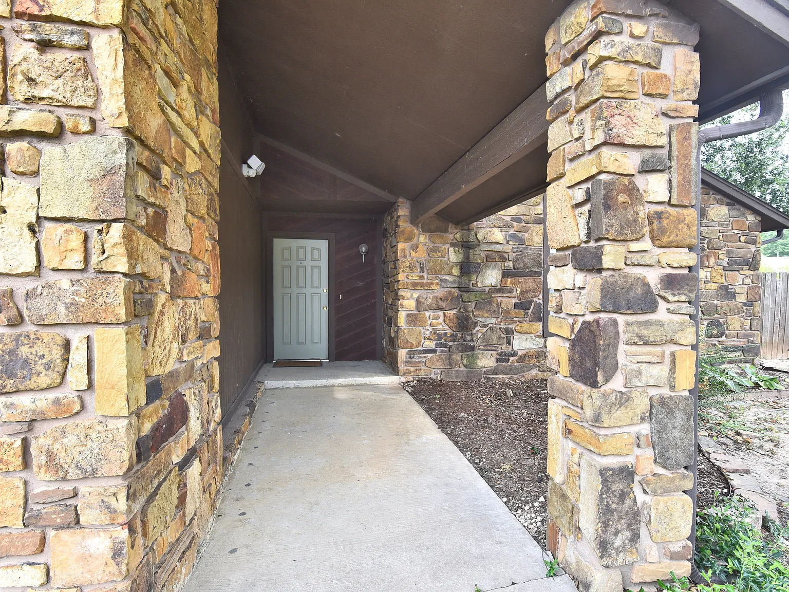 3 bed, 1495 sqft, $1,800 — Photo 2