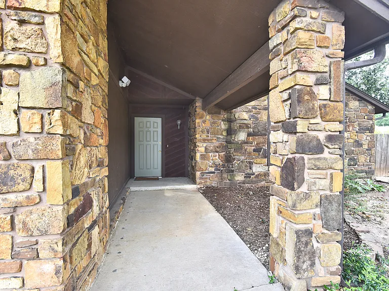 2500 W Honolulu St — Photo 2