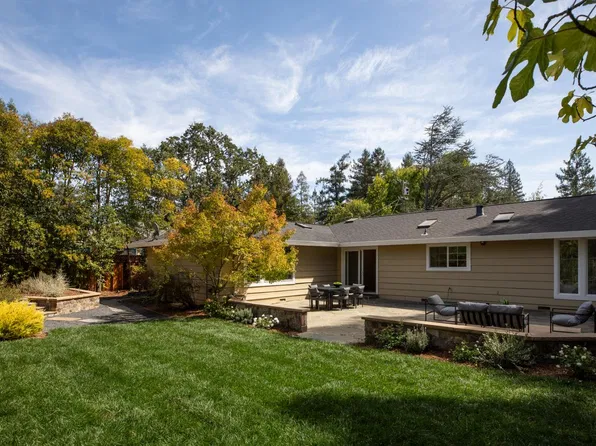 25 Corto Ln, Woodside, CA 94062