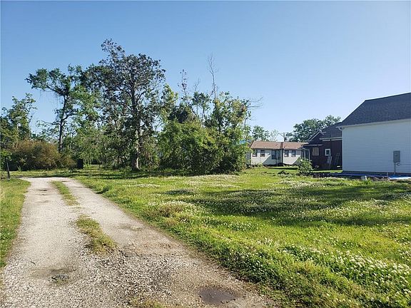 2nd image of 519 Pine St