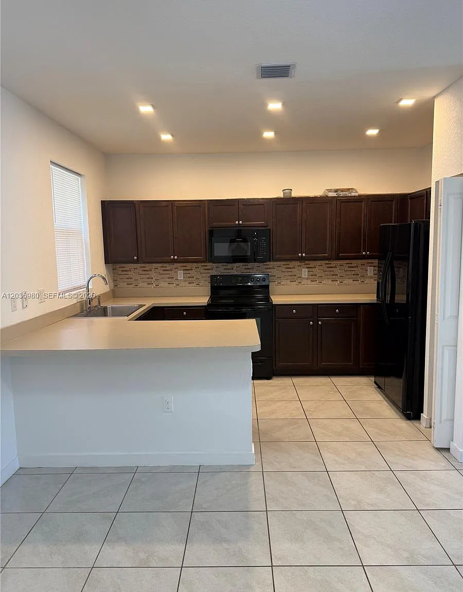 Summerville Villas — Photo 3