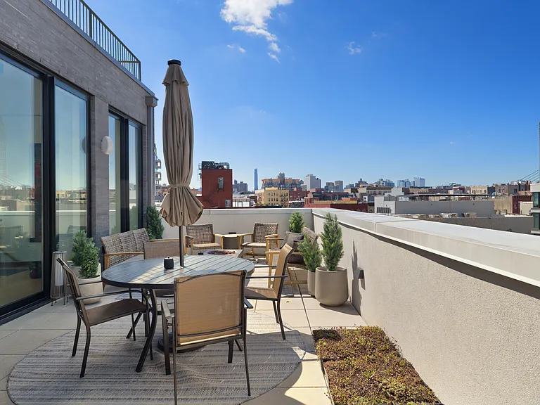 661 Driggs Ave #5B — Photo 37