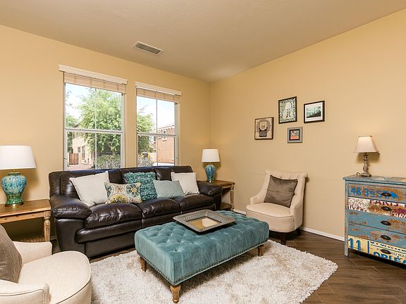 3rd image of 1073 W Caroline Ln