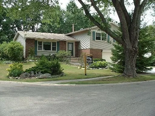 640 Juniper Cir photo 1