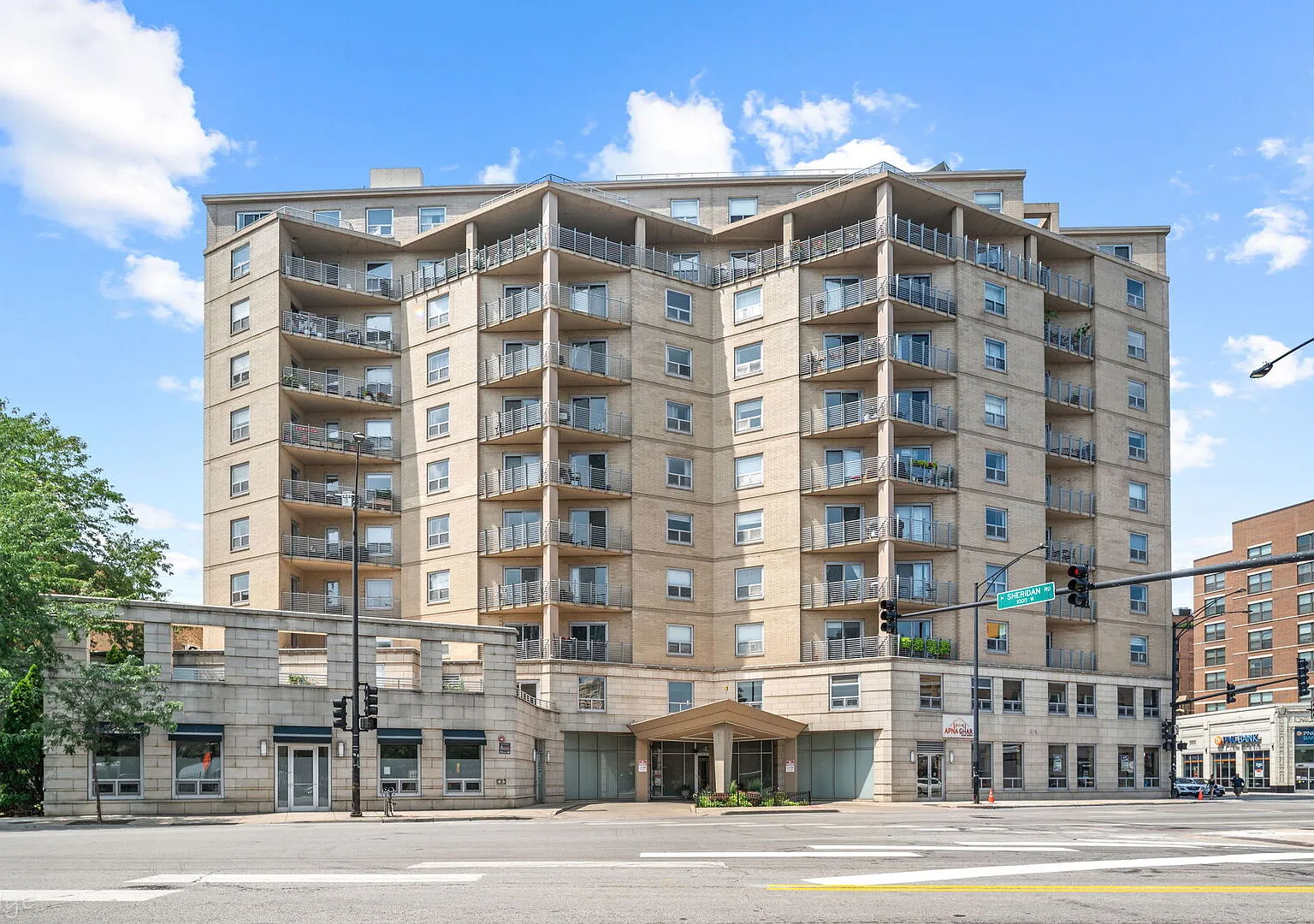 4350 N Broadway St — Photo 1