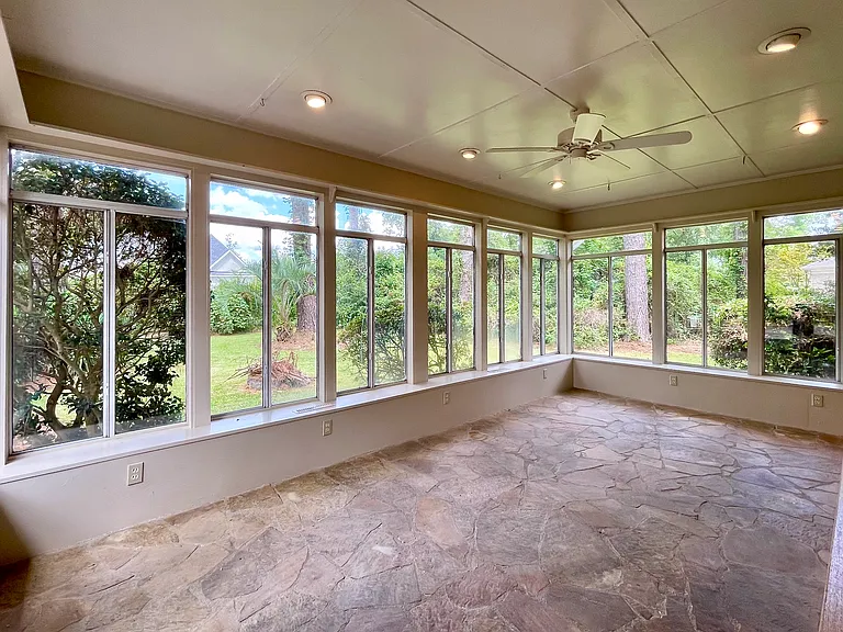 219 Green Lake Dr — Photo 9