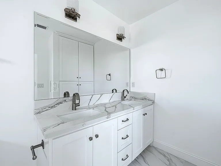 10538 La Reina Ave #2 — Photo 10