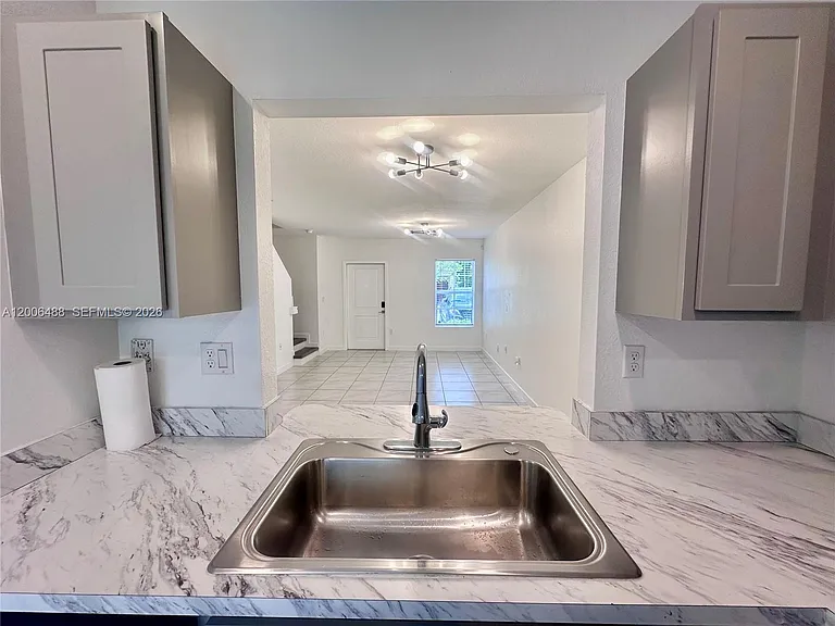 540 NE 5th Ln — Photo 8