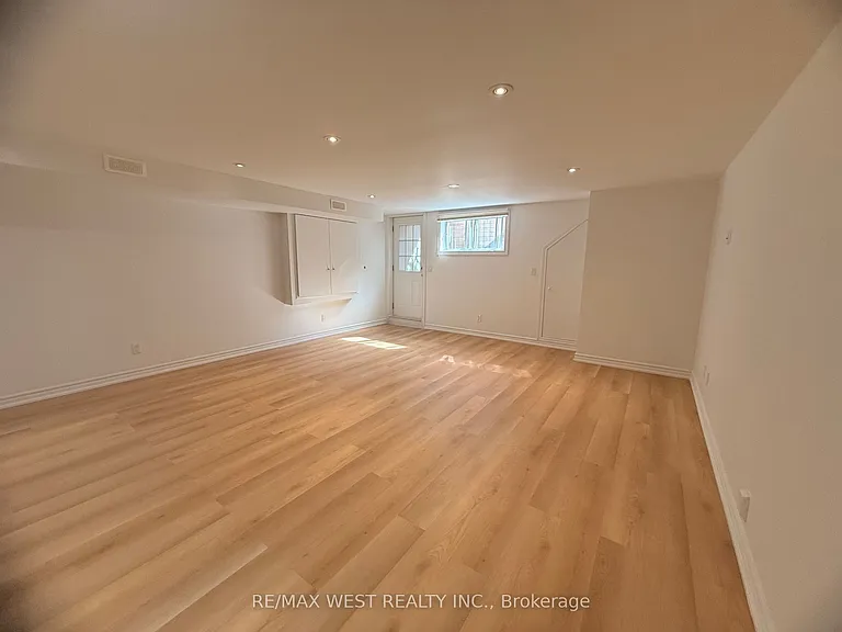334 Silverthorn Ave #C — Photo 3