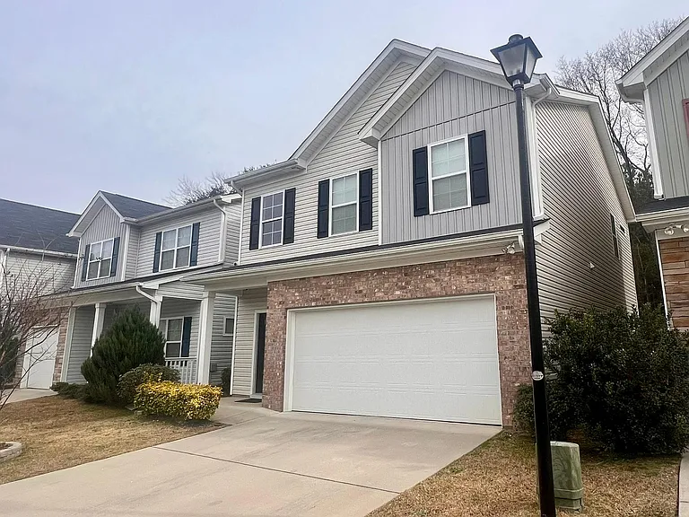 Cute neighborhood with great privacy