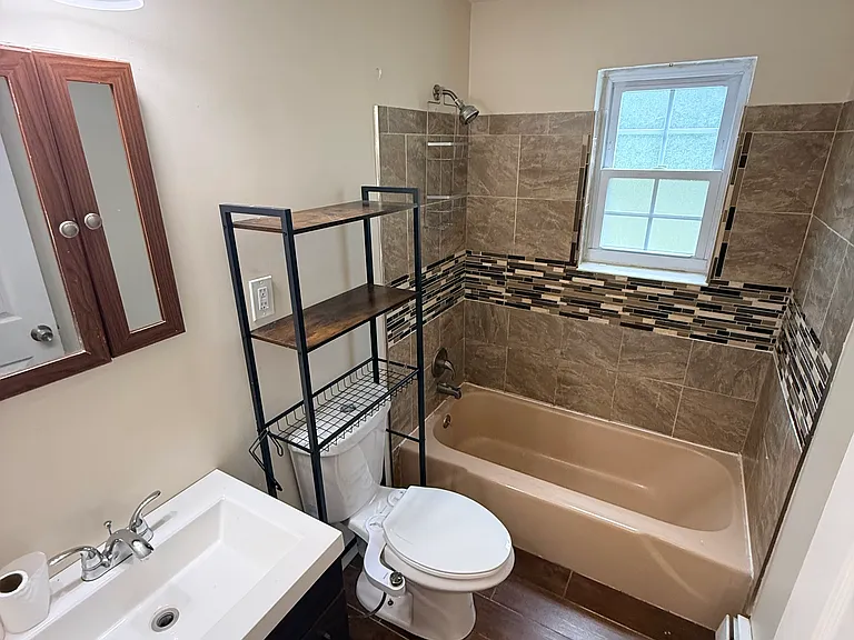 1081 Blue Hills Ave #B — Photo 9
