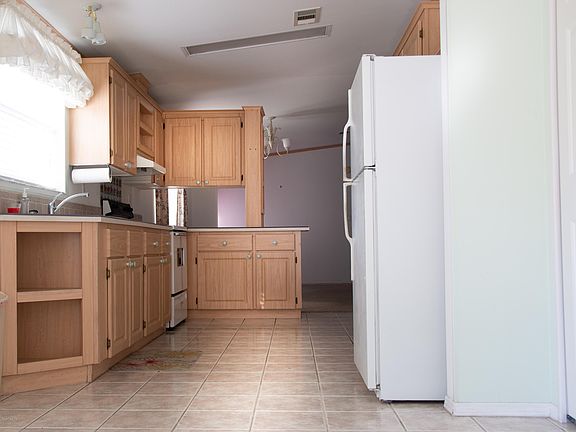 4th image of 9945 SE 167th Pl