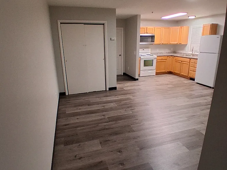 204 Grand Ave #15 — Photo 10