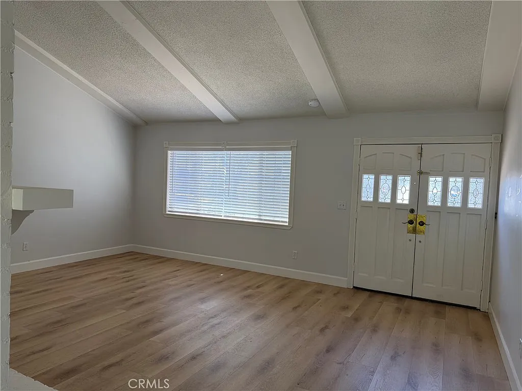 3 bed, 1344 sqft, $3,300 — Photo 3