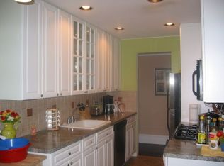 37 Brompton Rd APT 2D, Great Neck, NY 11021