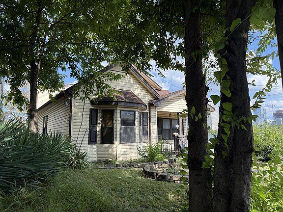 2nd image of 900 Morrison St