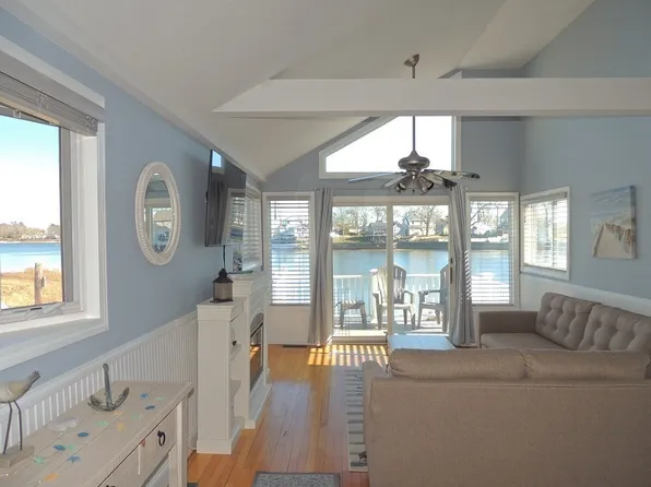 3 Sea St, Wareham, MA 02571