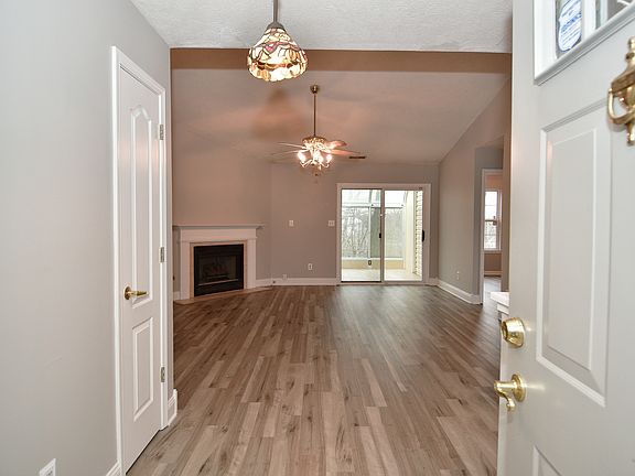 4th image of 878 Charter Woods Dr