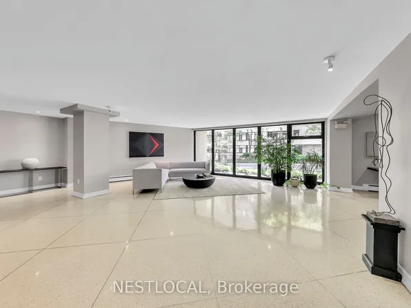 581 Avenue Rd #504, Toronto, ON M4V 2K4