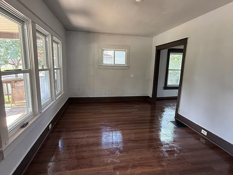 1036 Lexington Ave — Photo 14
