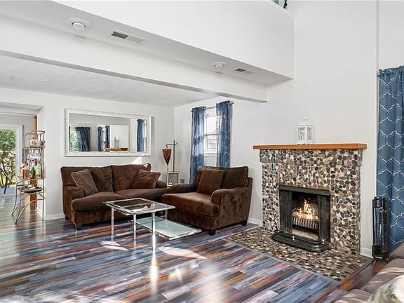3rd image of 330 Beachwood Dr