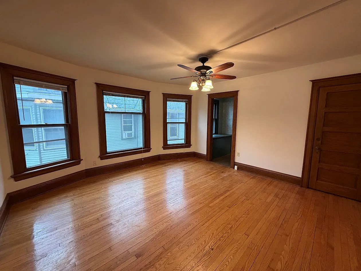 3 bed, 1563 sqft, $2,395 — Photo 3