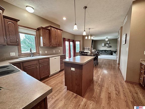 4th image of 6240 S 80th St