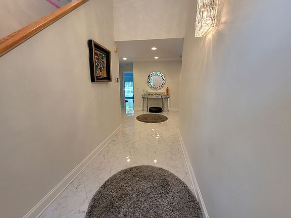 5th image of 15 Chivas Ct