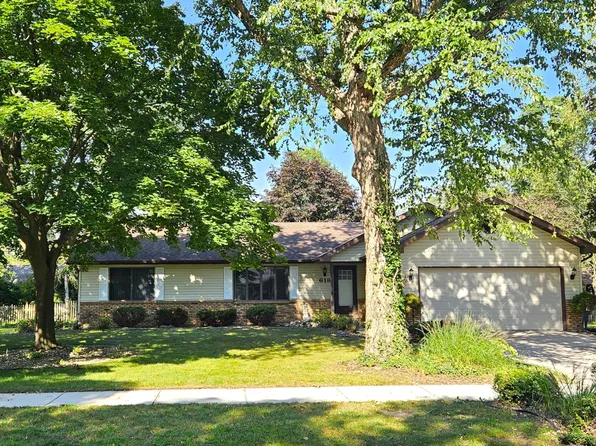 618 Cedar St NW, Demotte, IN 46310