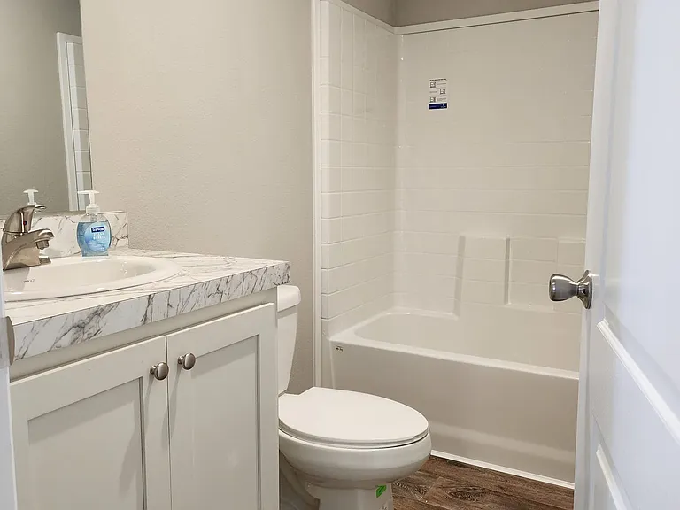 1270 E Lakeshore Dr W — Photo 17