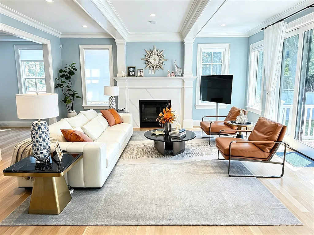 5 bed, 4.5 bath, 4408 sqft, $17,000 — Photo 4