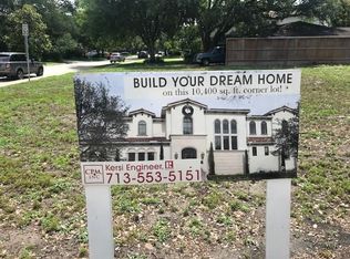 5009 Holt St, Bellaire, TX 77401