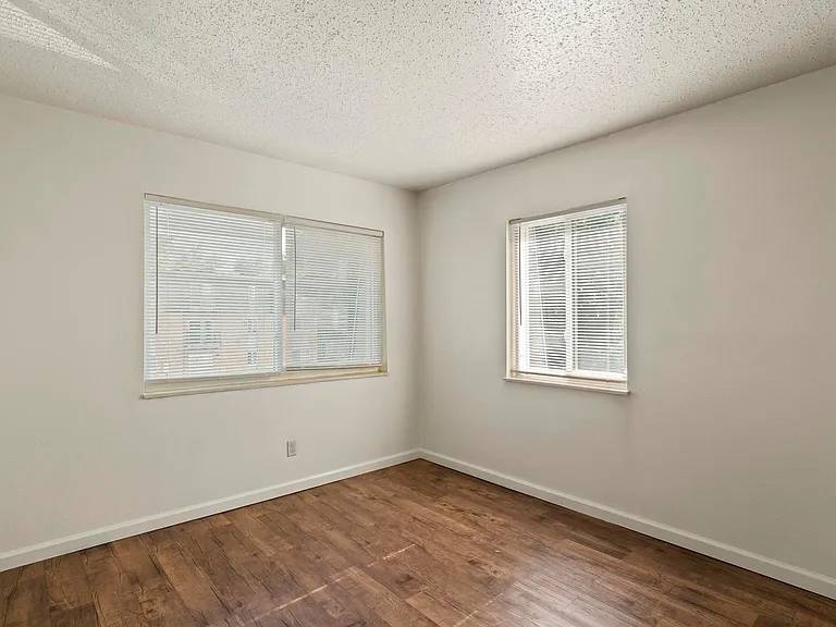 Westport Crossing Apartments — Photo 50