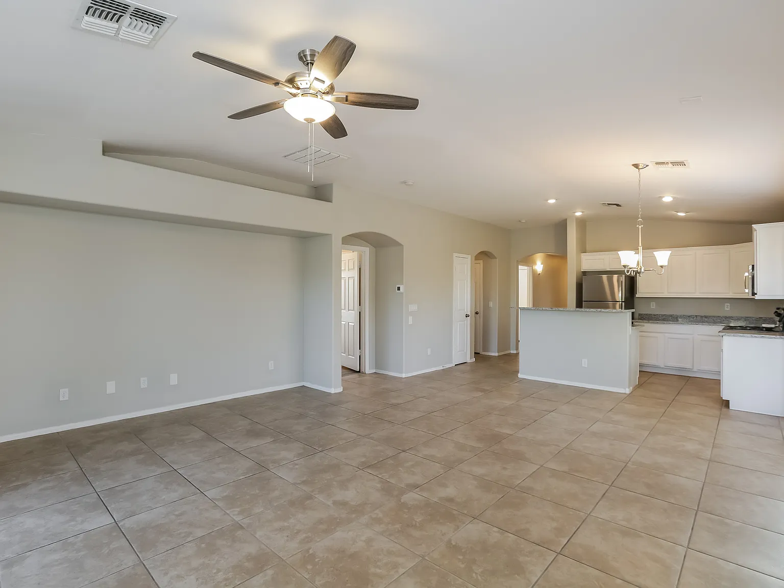 3 bed, 1673 sqft, $2,195 — Photo 3