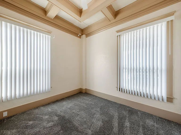207 Chester Ave — Photo 14