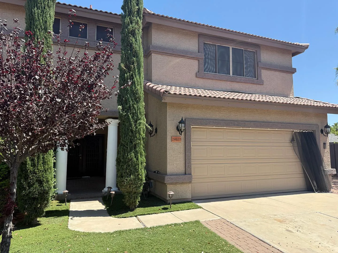 4 bed, 2.5 bath, 2593 sqft, $3,000 — Photo 2