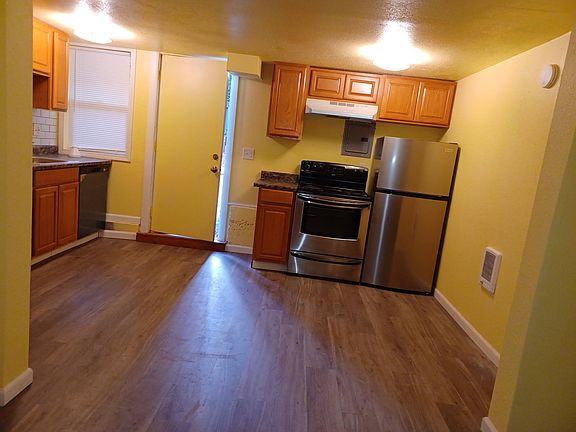 4th image of 914 Sacramento St #E