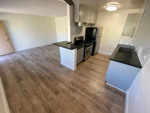 5th image of 2854 Rowena Ave APT 2
