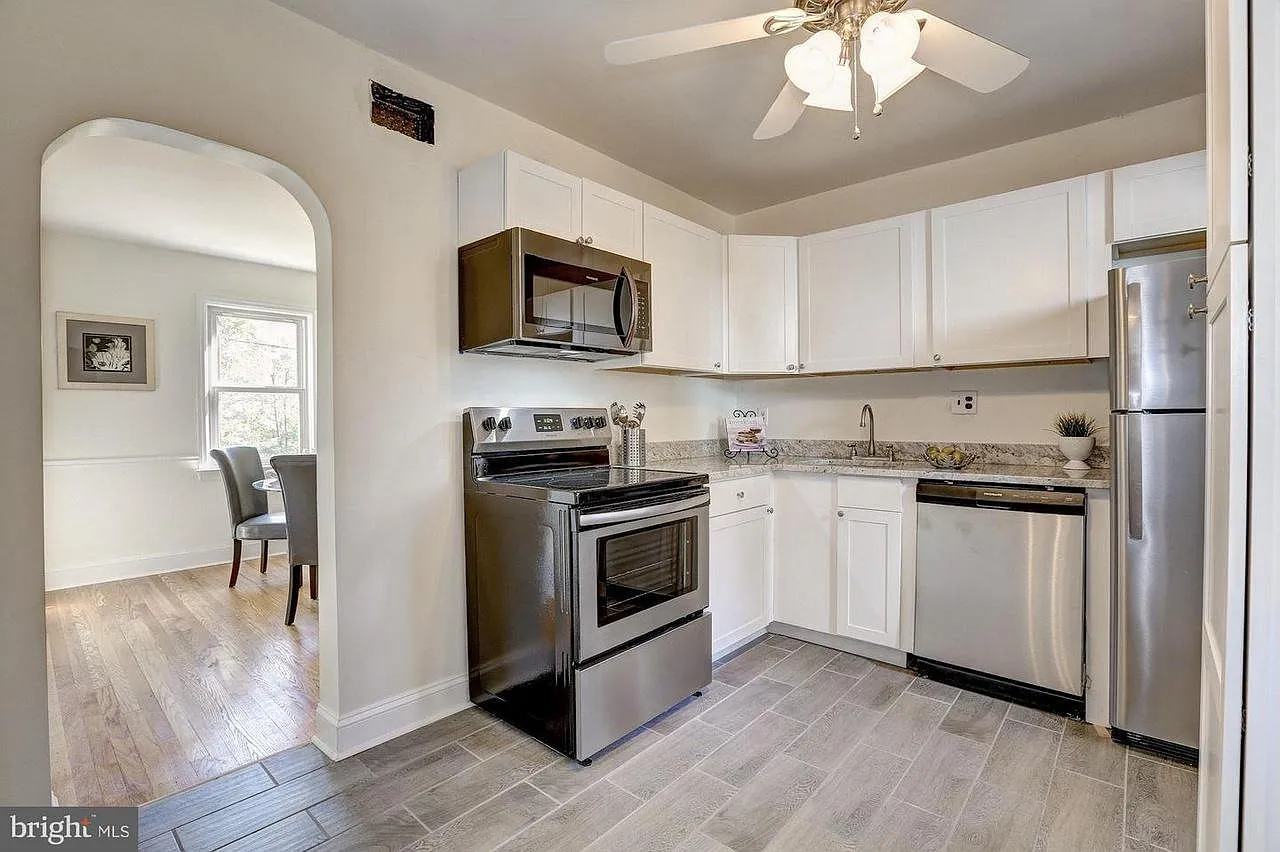 4621 Harvard Rd — Photo 2